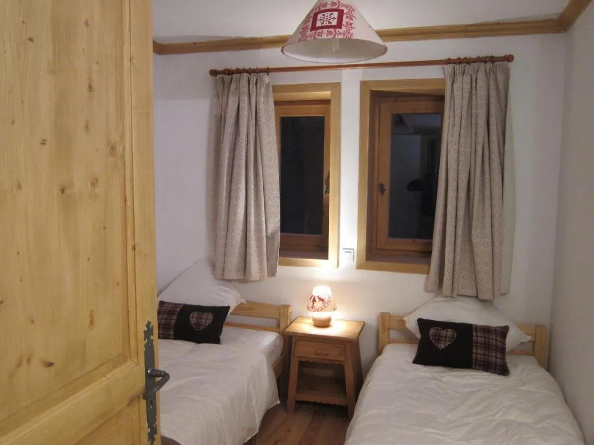 Image 4 of Chalet Confort 4 Ch, 3 SDB, Proche 3 Vallées, Wifi Gratuit – FR-1-452-58