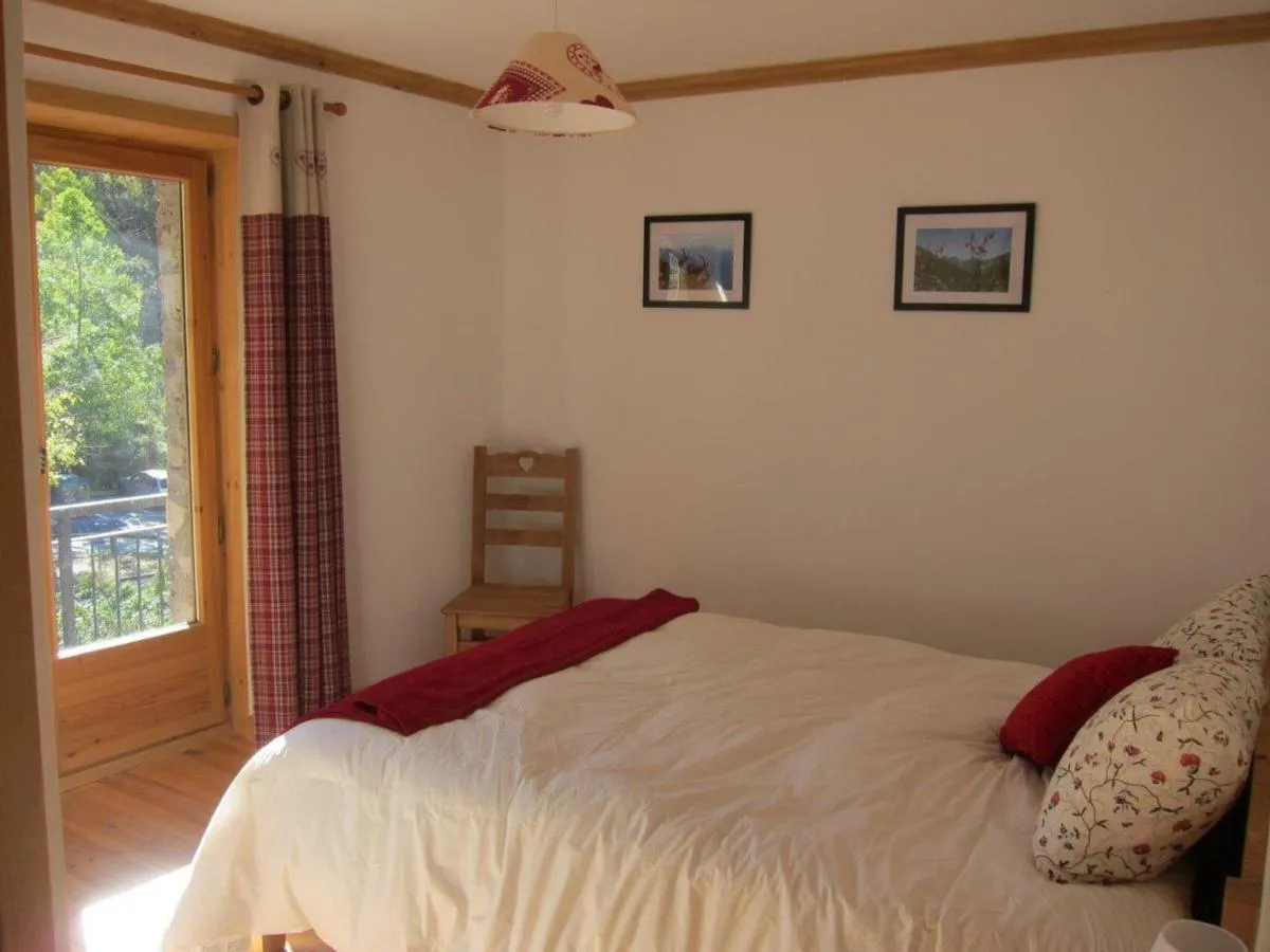 Image 5 of Chalet Confort 4 Ch, 3 SDB, Proche 3 Vallées, Wifi Gratuit – FR-1-452-58