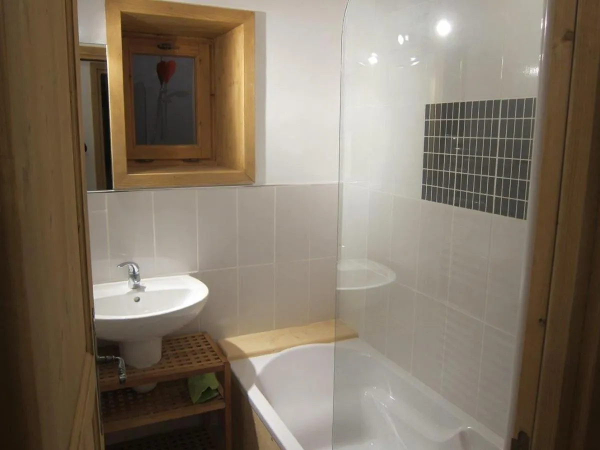 Image 6 of Chalet Confort 4 Ch, 3 SDB, Proche 3 Vallées, Wifi Gratuit – FR-1-452-58