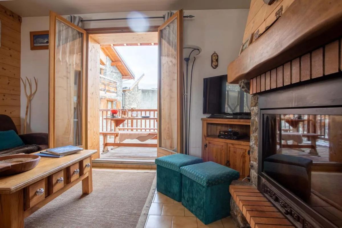 Image 2 of Chalet Laura