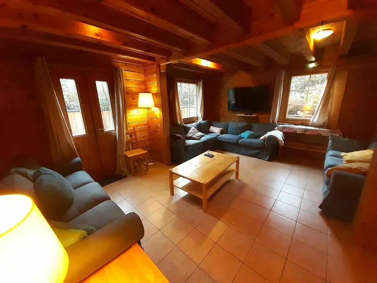 Image 1 of Chalet Mitoyen Traditionnel – 6 Chambres, Proche Pistes et Centre – La Tania, Courchevel – FR-1-513-61