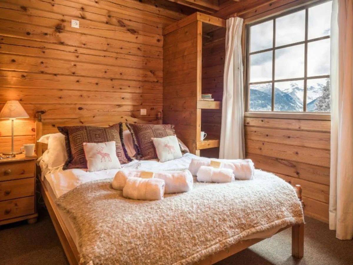 Image 2 of Chalet Noëlla – Chalet traditionnel en bois à 250m des pistes, centre et animations, 14 pers – FR-1-513-60