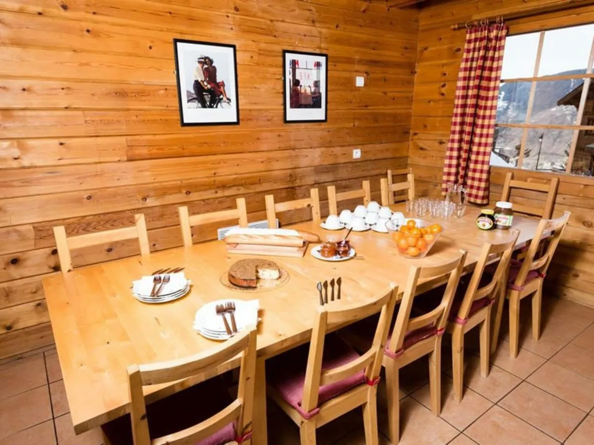 Image 3 of Chalet Noëlla – Chalet traditionnel en bois à 250m des pistes, centre et animations, 14 pers – FR-1-513-60