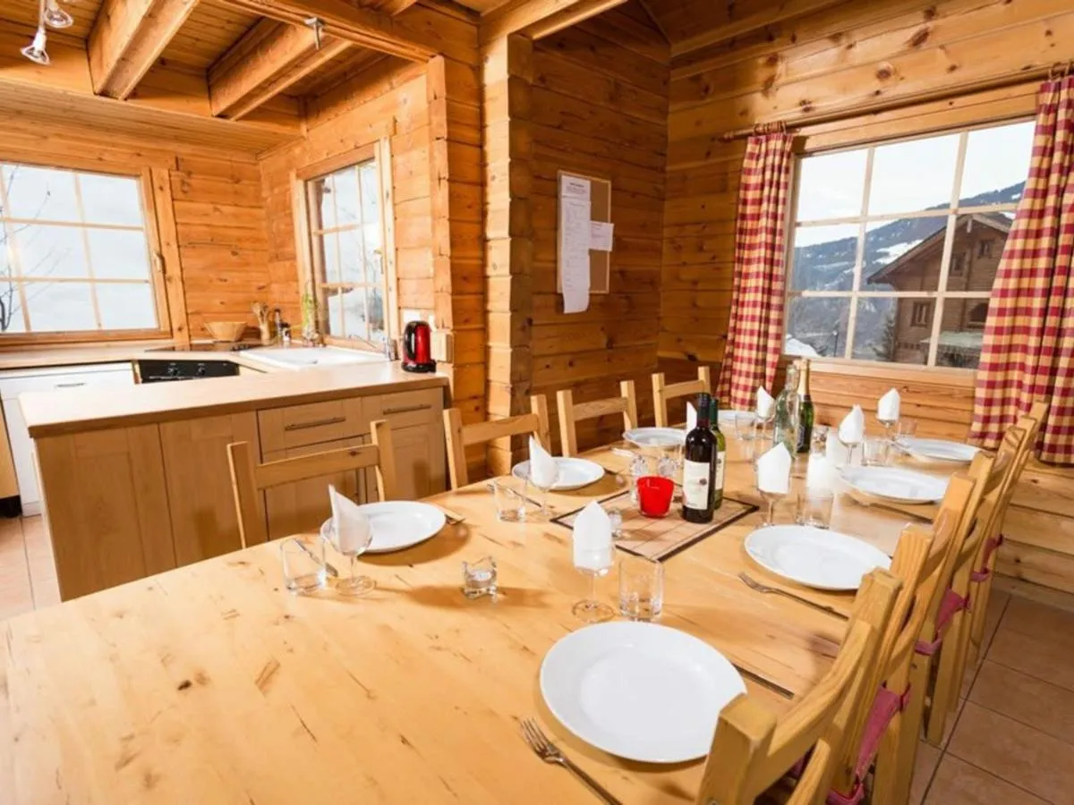 Image 1 of Chalet Noëlla – Chalet traditionnel en bois à 250m des pistes, centre et animations, 14 pers – FR-1-513-60