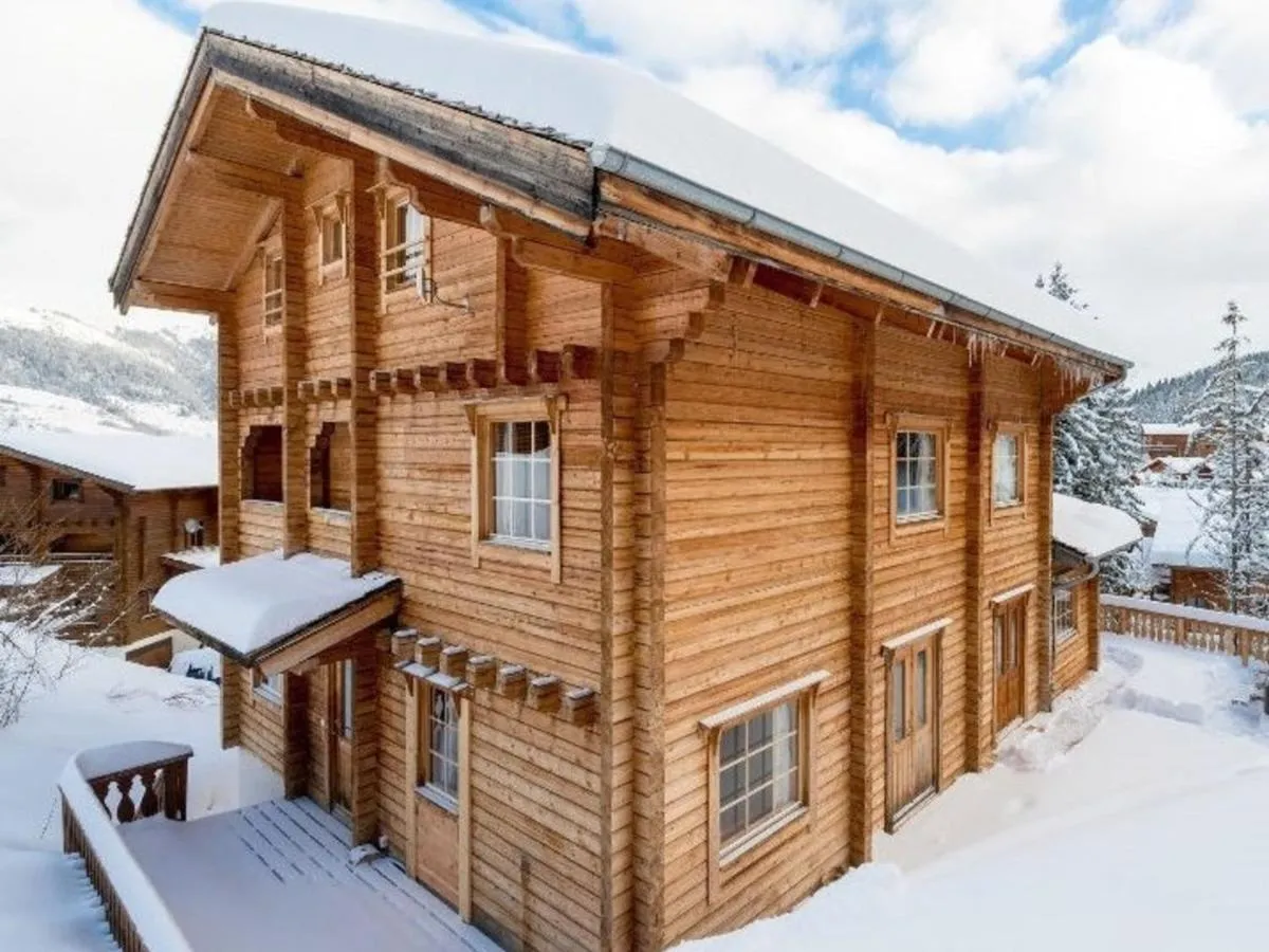 Image 4 of Chalet Noëlla – Chalet traditionnel en bois à 250m des pistes, centre et animations, 14 pers – FR-1-513-60