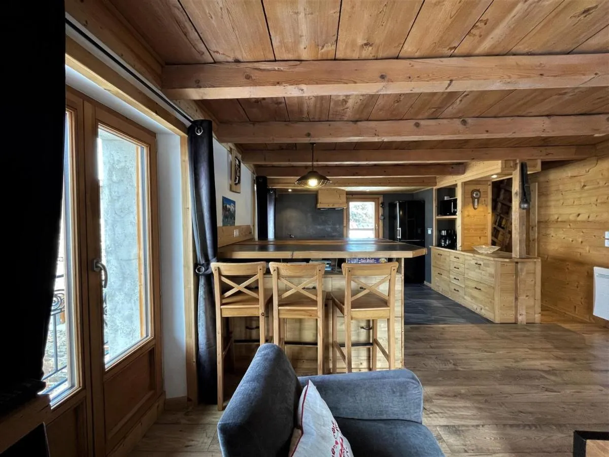 Image 1 of Chalet rénové 3 chambres, charme, WiFi gratuit, proximité pistes – FR-1-452-128