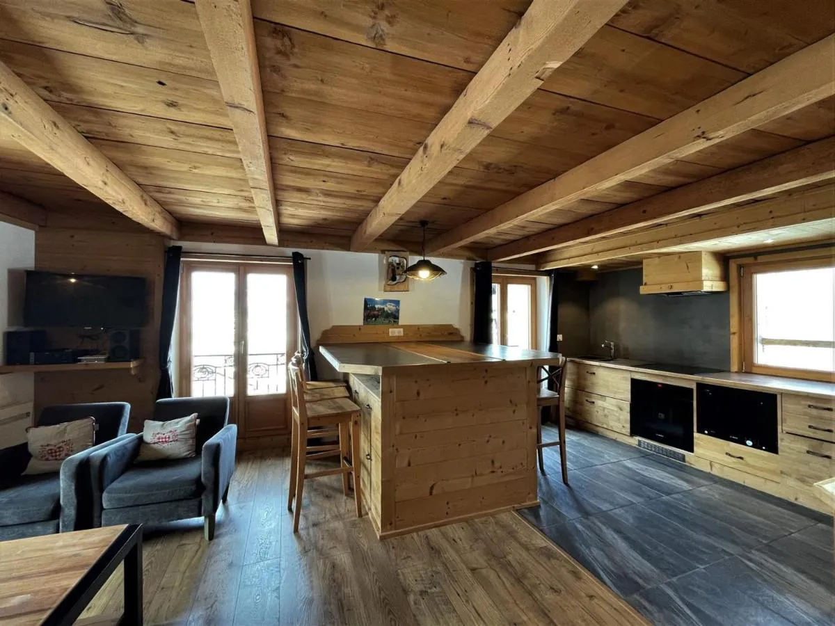 Image 2 of Chalet rénové 3 chambres, charme, WiFi gratuit, proximité pistes – FR-1-452-128