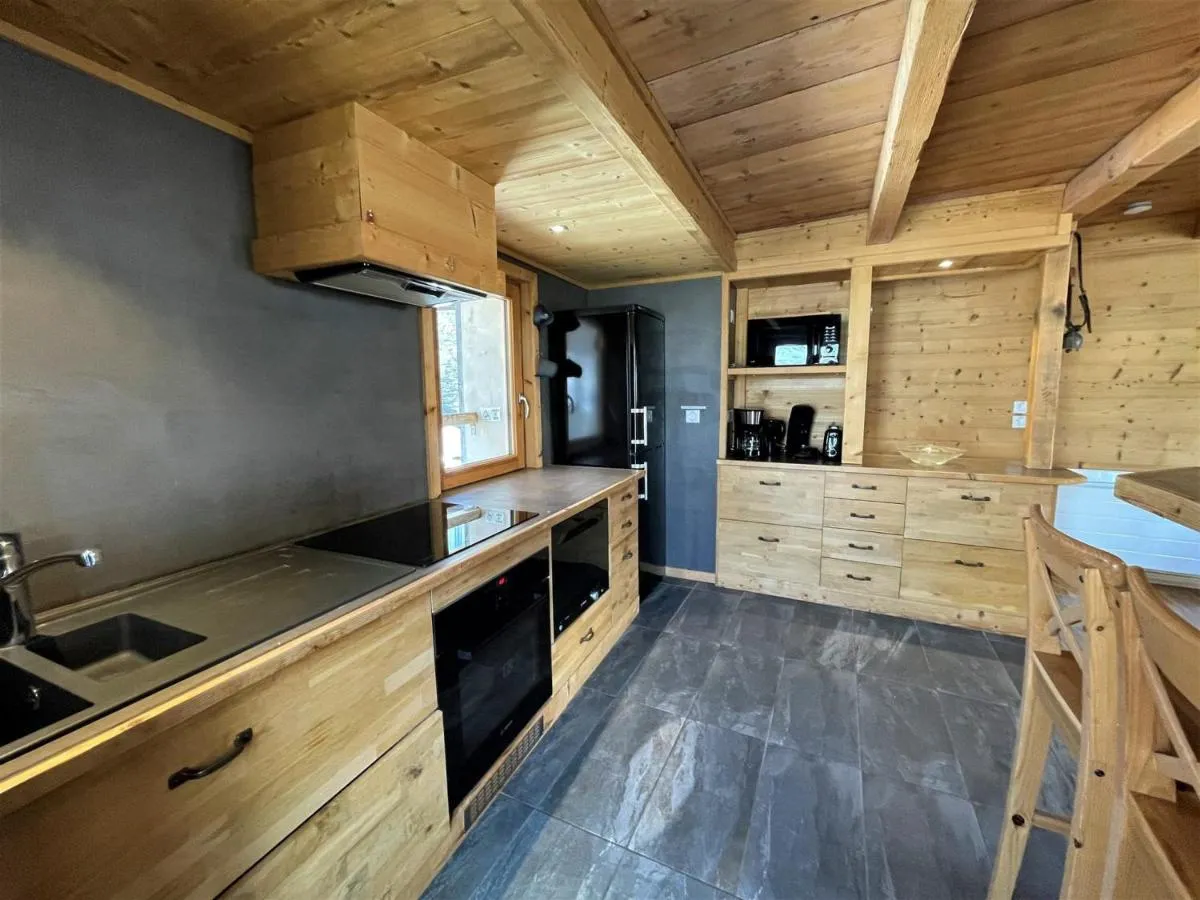 Image 4 of Chalet rénové 3 chambres, charme, WiFi gratuit, proximité pistes – FR-1-452-128