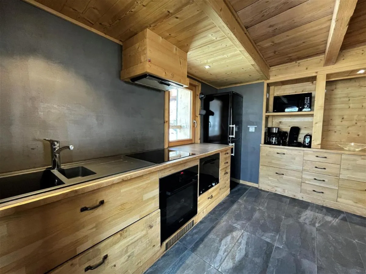 Image 5 of Chalet rénové 3 chambres, charme, WiFi gratuit, proximité pistes – FR-1-452-128
