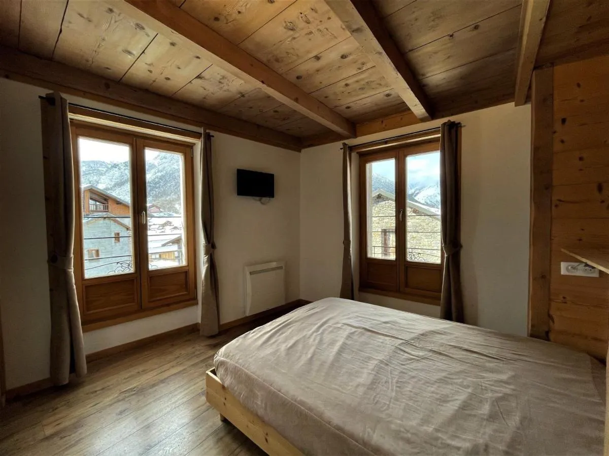 Image 6 of Chalet rénové 3 chambres, charme, WiFi gratuit, proximité pistes – FR-1-452-128