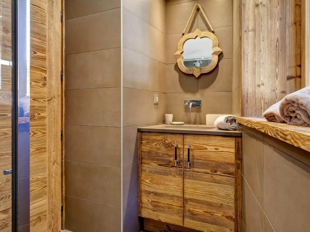 Image 6 of Chalet rénové au cœur du Praz, Courchevel, à 150m des pistes, 4 chambres, 9 personnes – FR-1-514-20