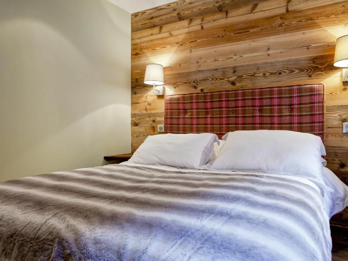 Image 3 of Chalet rénové au cœur du Praz, Courchevel, à 150m des pistes, 4 chambres, 9 personnes – FR-1-514-20