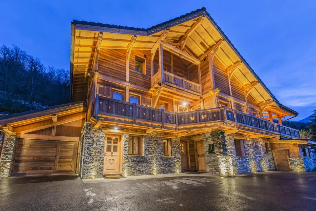 Image 1 of Chalet savoyard d’exception avec piscine chauffée