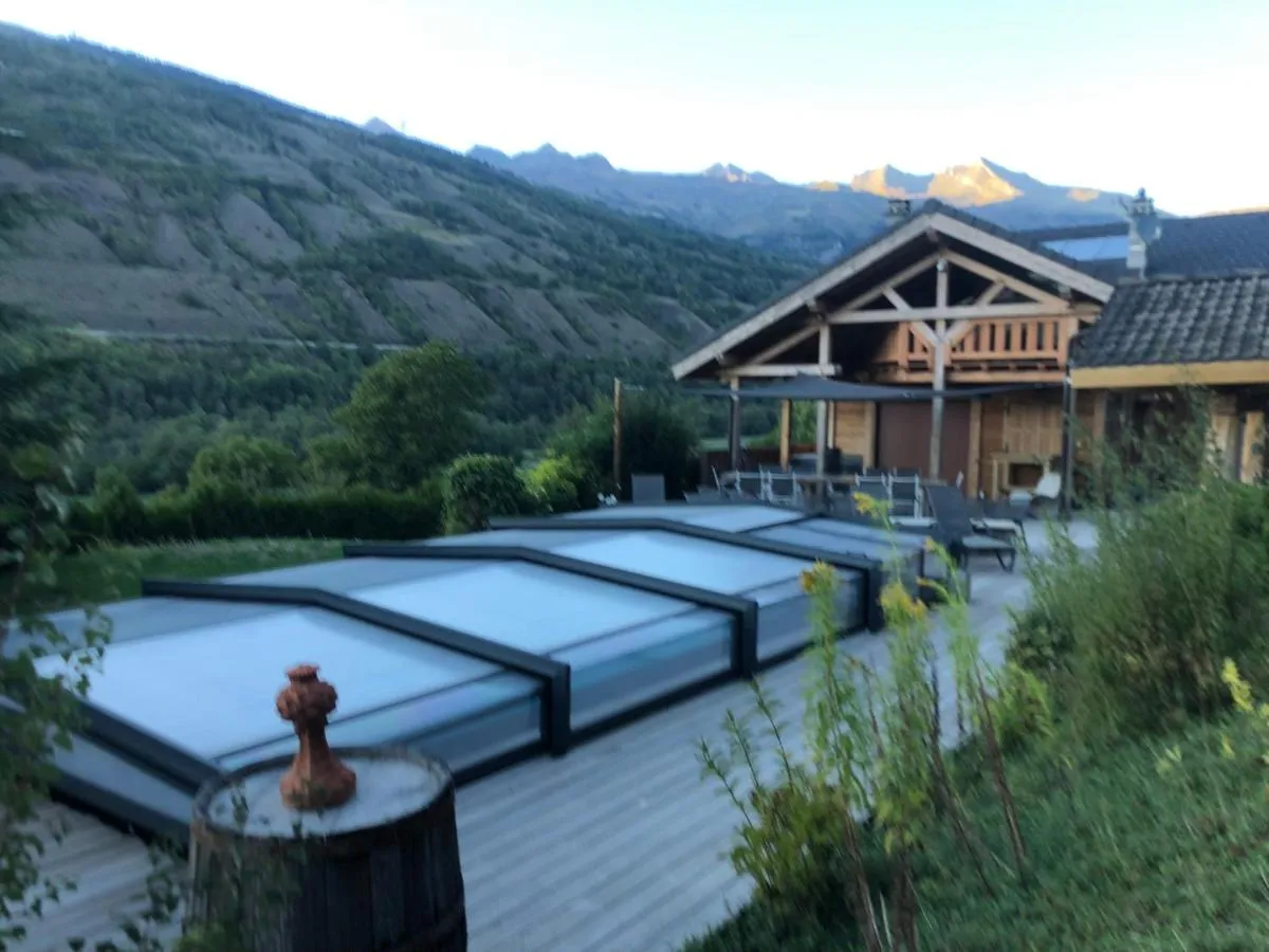 Image 2 of Chalet savoyard d’exception avec piscine chauffée