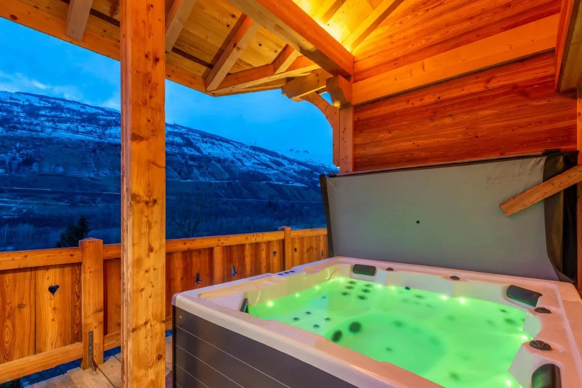 Image 5 of Chalet savoyard d’exception avec piscine chauffée