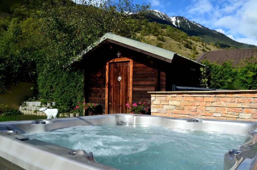 Image of Chalet with Jacuzzi, billard and garden, close to Paradiski