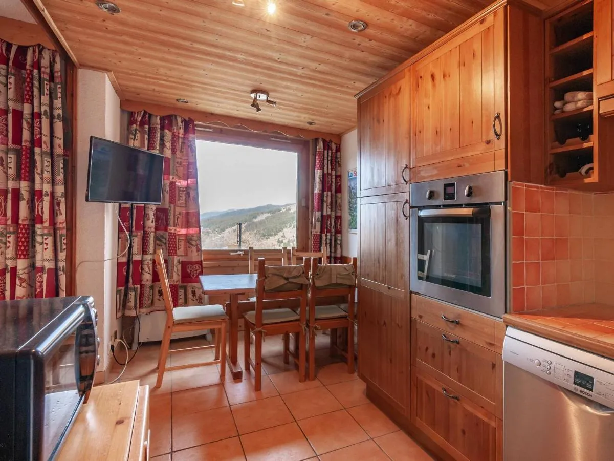Image 4 of Charmant 2 pièces avec terrasse et cuisine neuve au cœur de Méribel, accès direct aux pistes – FR-1-355-144