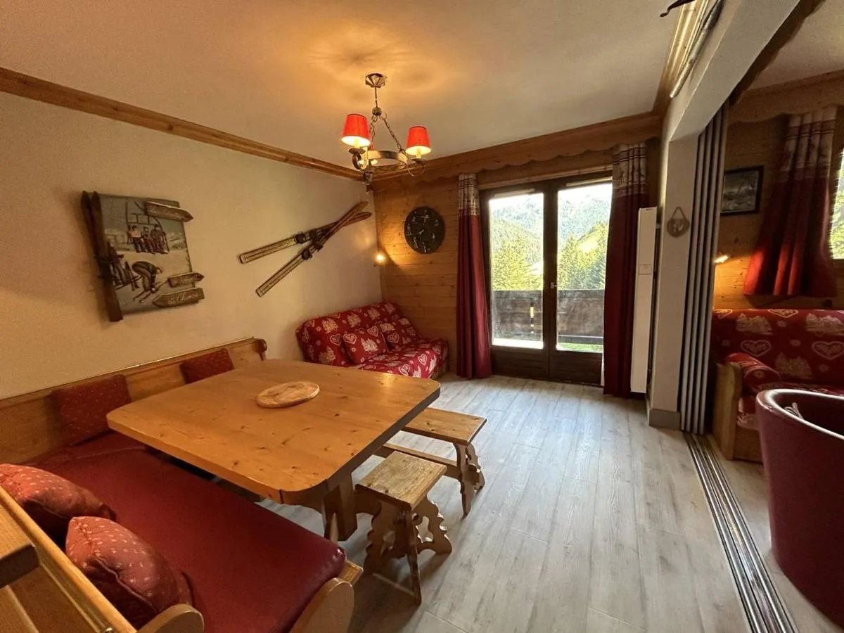 Image 2 of Charmant Appartement Méribel – 2 Pièces, Cabine, Balcon Sud, Casier à Skis – FR-1-355-266