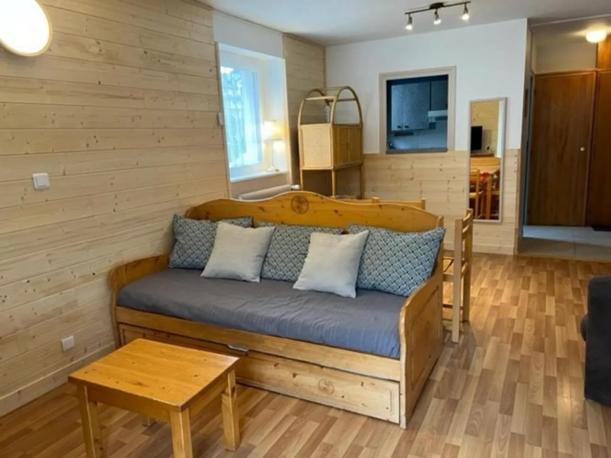 Image 1 of Charmant T2 au Centre de Brides-les-Bains avec Balcon, Parking et WIFI – FR-1-512-194