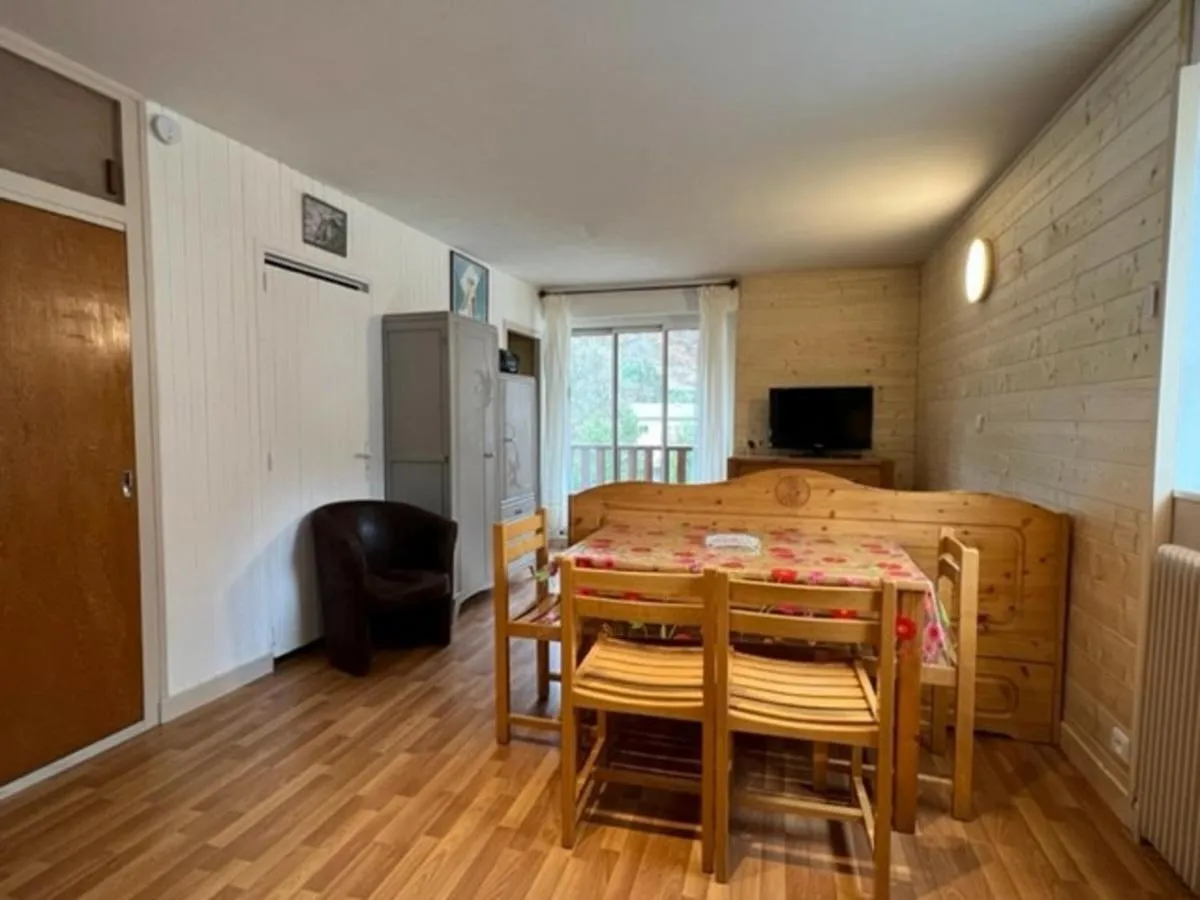 Image 6 of Charmant T2 au Centre de Brides-les-Bains avec Balcon, Parking et WIFI – FR-1-512-194