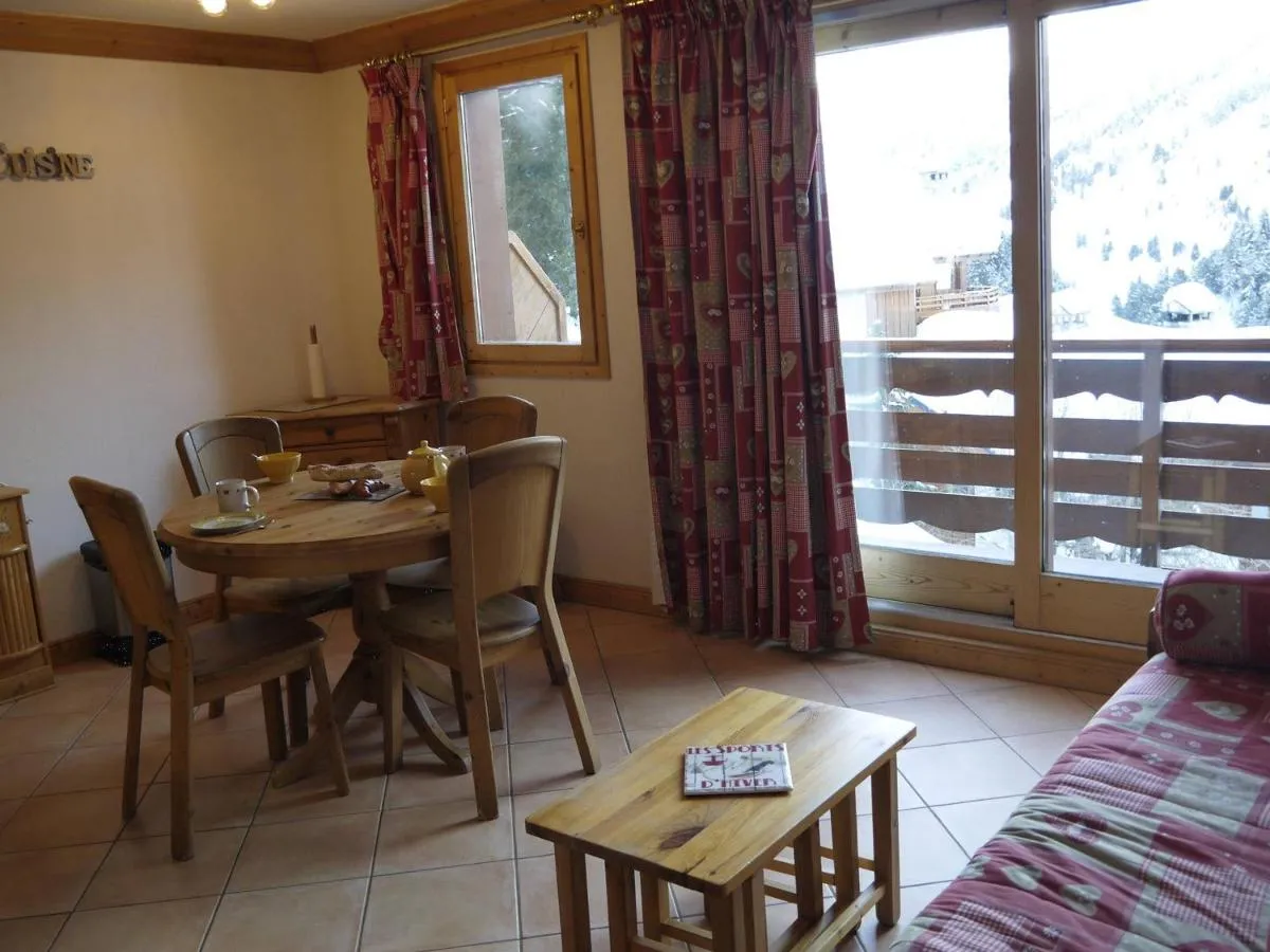 Image 1 of Charmant appartement 2 chambres à Méribel, proche pistes et commerces – FR-1-355-139