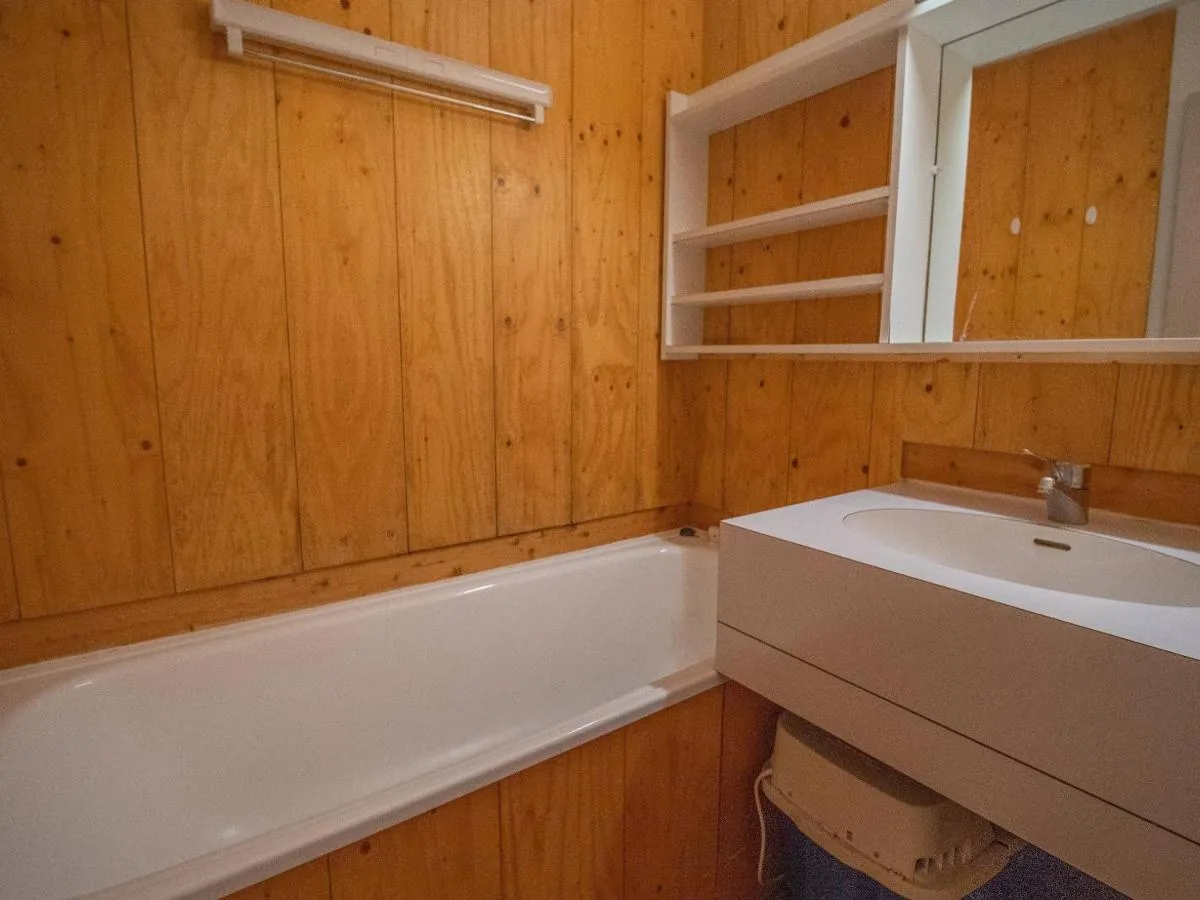Image 6 of Charmant appartement 3 chambres avec balcon, proches des pistes et de l’ESF, animaux acceptés – FR-1-356-316