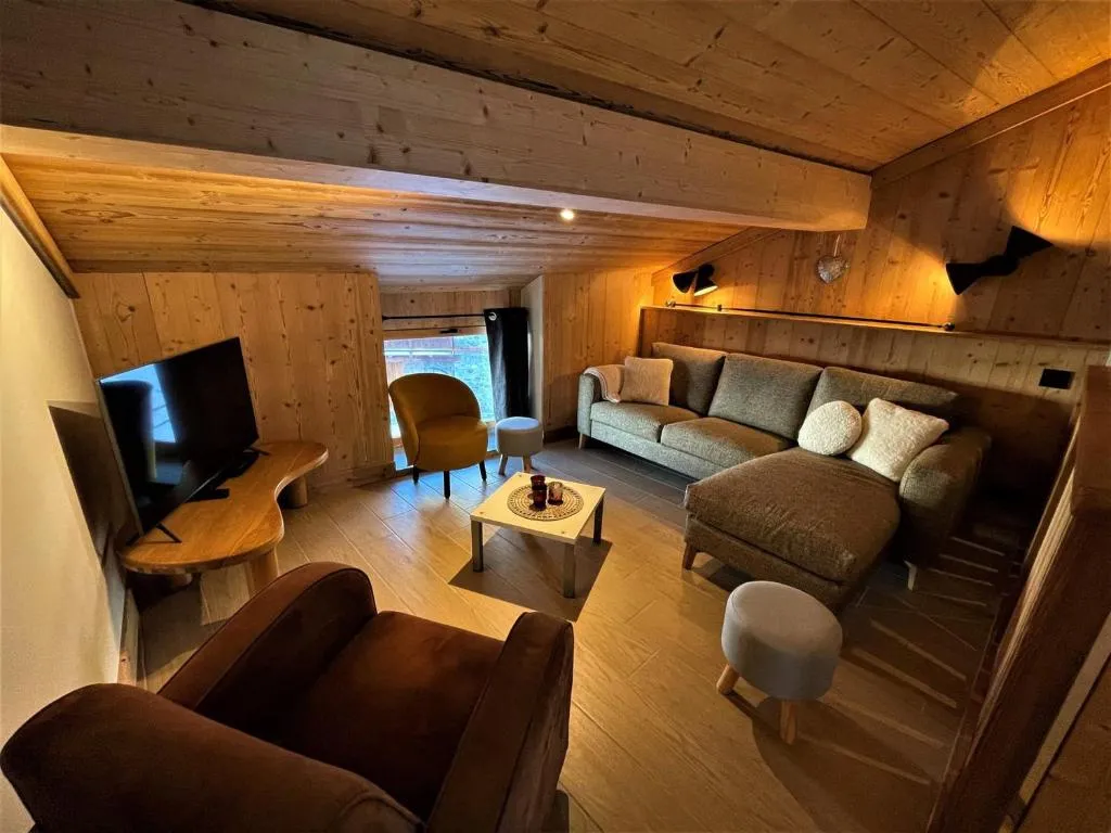 Image of Charmante maison de village rénovée 4 pièces, 3 niveaux, 80m², 6 pers, à St Marcel, proche pistes ski. – FR-1-452-381