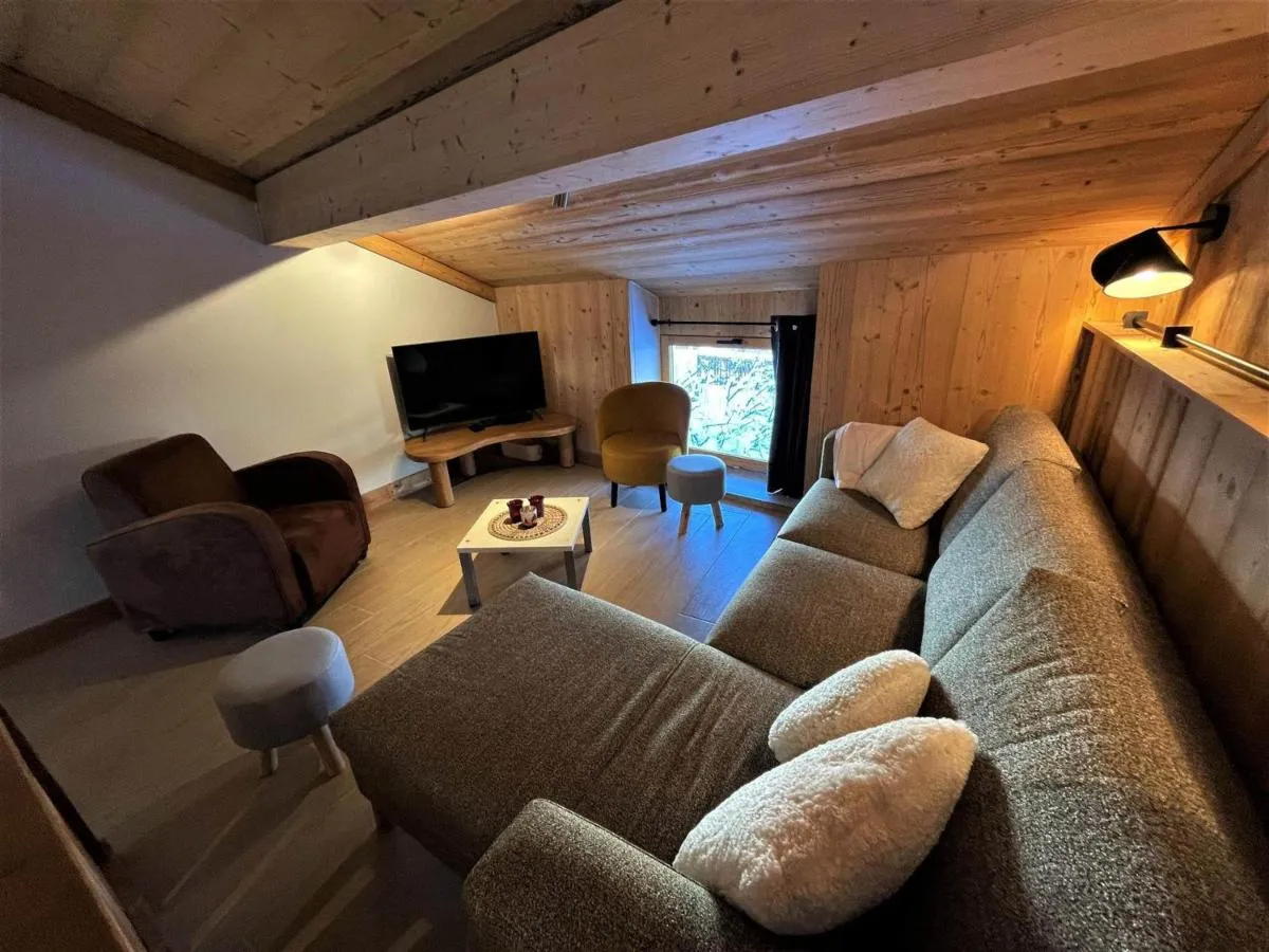 Image 1 of Charmante maison de village rénovée 4 pièces, 3 niveaux, 80m², 6 pers, à St Marcel, proche pistes ski. – FR-1-452-381