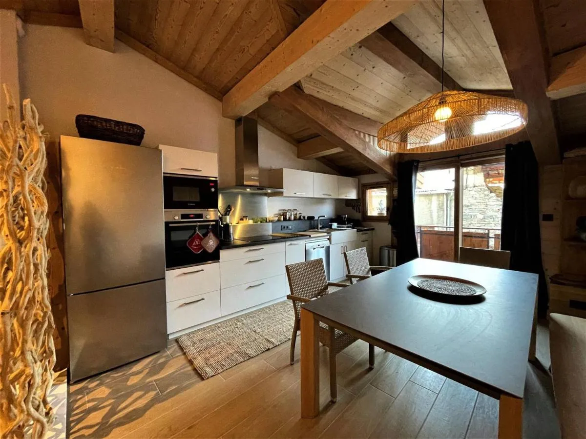 Image 2 of Charmante maison de village rénovée 4 pièces, 3 niveaux, 80m², 6 pers, à St Marcel, proche pistes ski. – FR-1-452-381