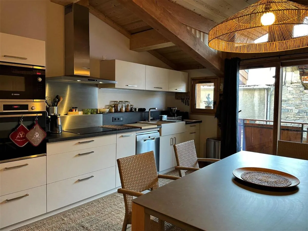 Image 3 of Charmante maison de village rénovée 4 pièces, 3 niveaux, 80m², 6 pers, à St Marcel, proche pistes ski. – FR-1-452-381