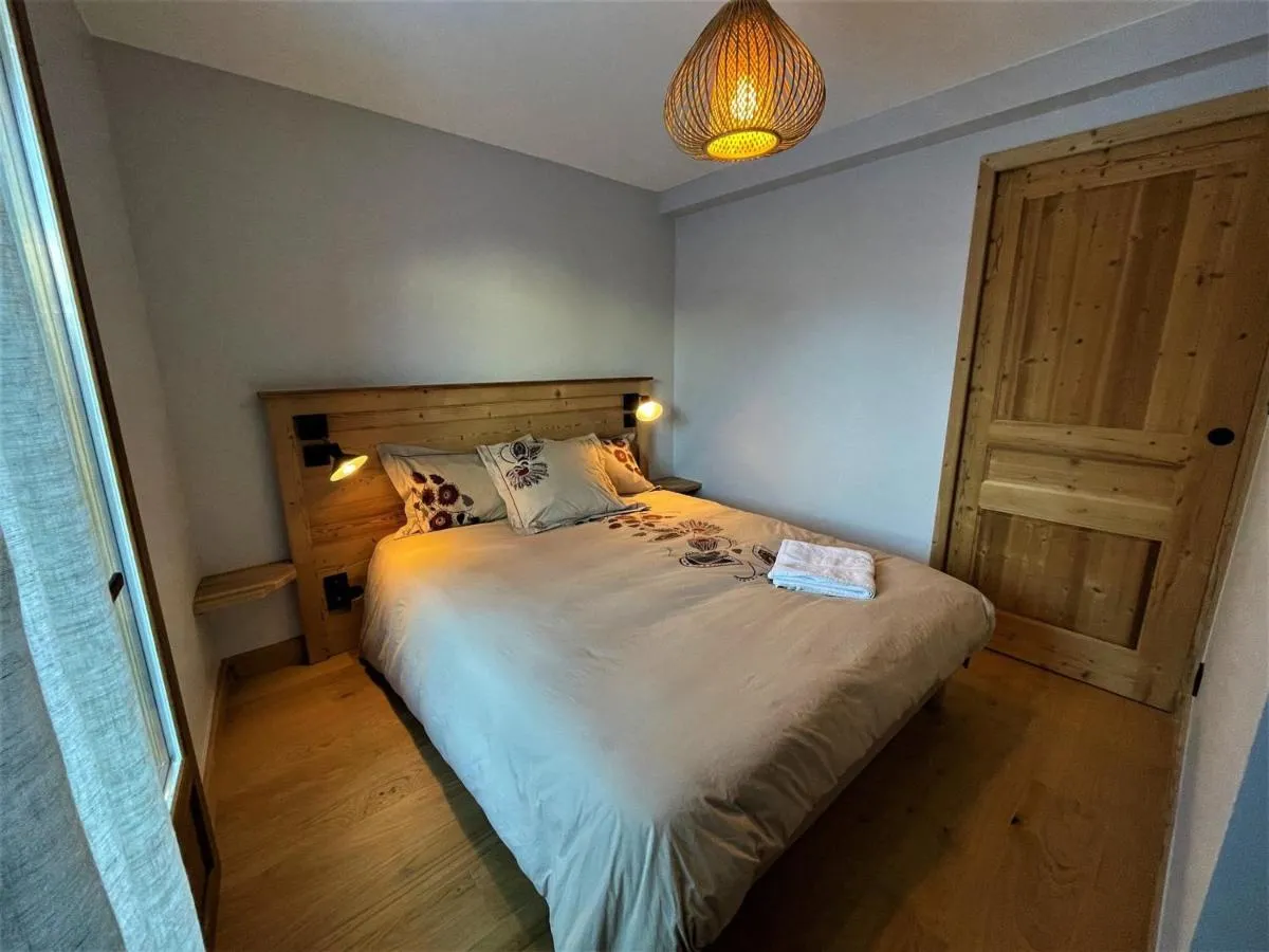 Image 6 of Charmante maison de village rénovée 4 pièces, 3 niveaux, 80m², 6 pers, à St Marcel, proche pistes ski. – FR-1-452-381