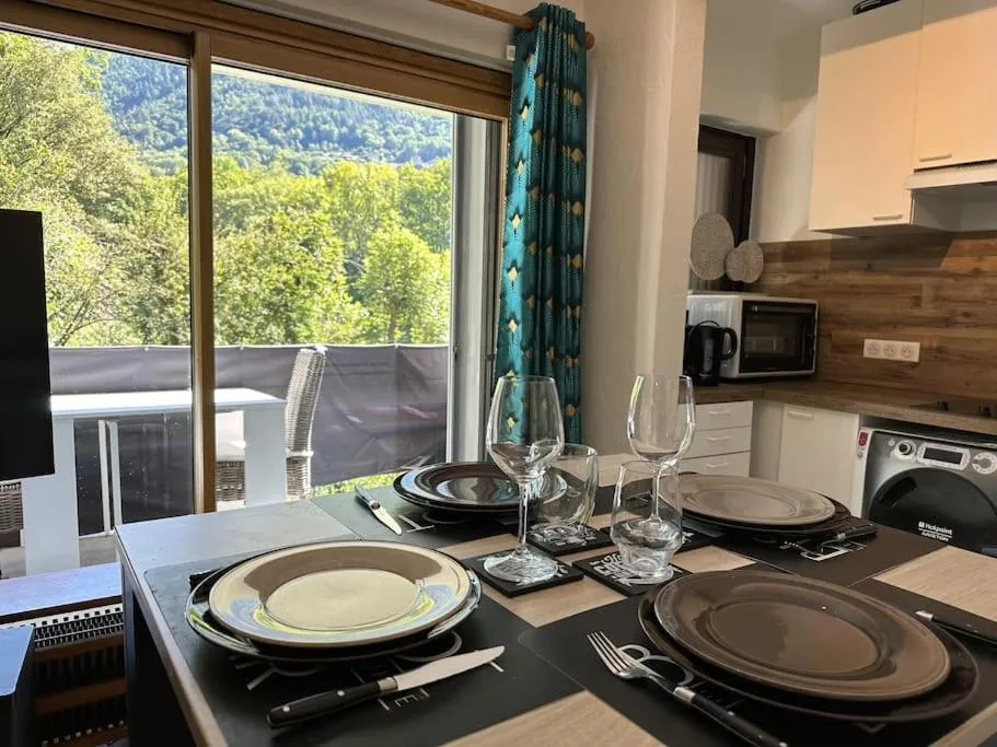 Image 2 of Charmant studio avec vue sur montagne !