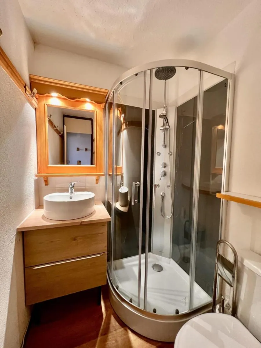 Image 6 of Charming and comfortable studio with balcony