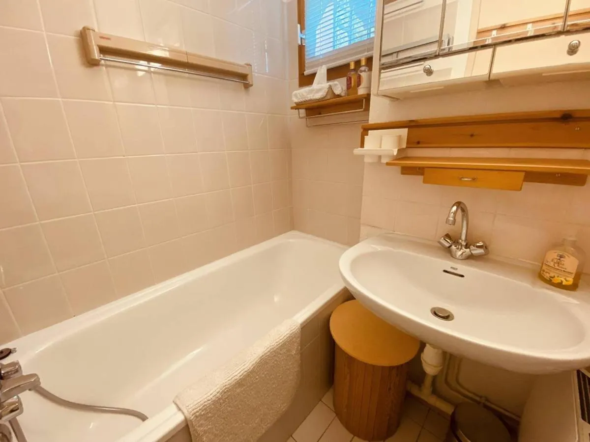 Image 4 of Confortable appartement 6 pers, prox pistes, parking inclus – FR-1-757-131