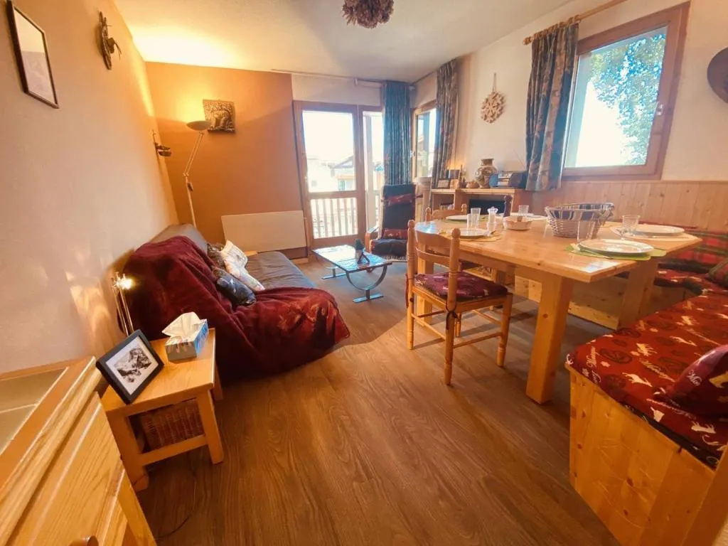 Image of Confortable appartement 6 pers, prox pistes, parking inclus – FR-1-757-131
