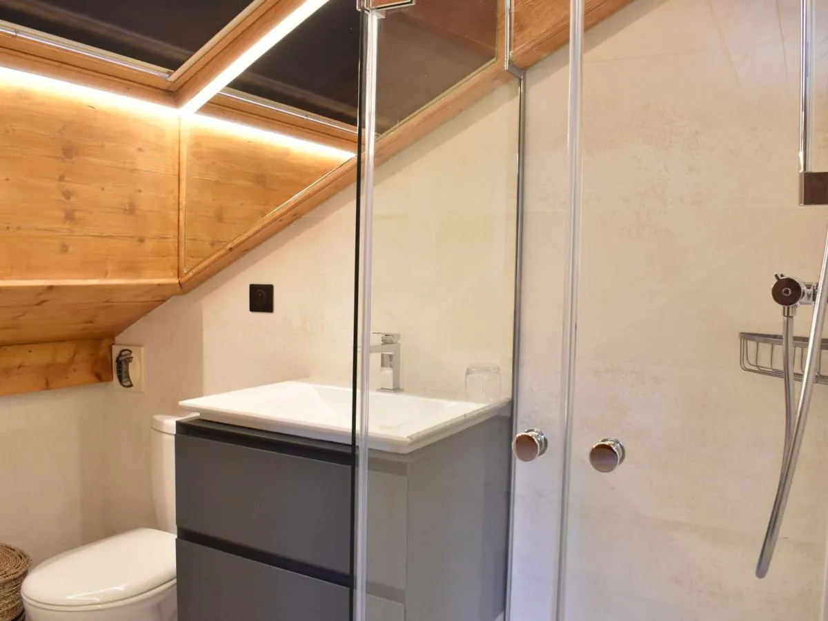 Image 4 of Confort et commodités à Méribel Village, 3 chambres, balcon sud, parking couvert, à 150m des remontées – FR-1-180-528
