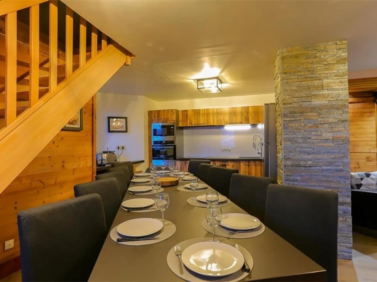 Image 3 of Duplex rénové à Val Thorens – 12 pers, 4 chambres, garage, proche pistes et commerces – FR-1-637-40