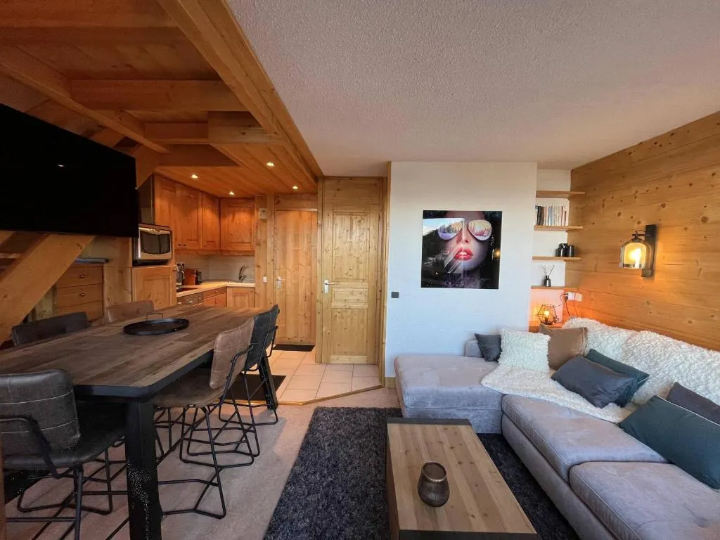 Image of Duplex skis aux pieds avec bureau, wifi et TV grand écran – FR-1-355-252