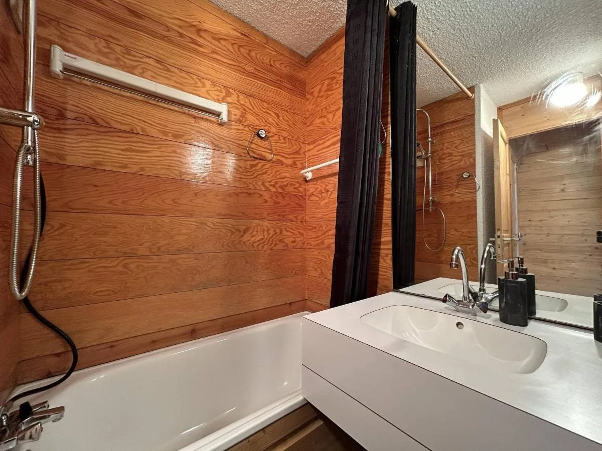 Image 6 of Duplex skis aux pieds avec bureau, wifi et TV grand écran – FR-1-355-252