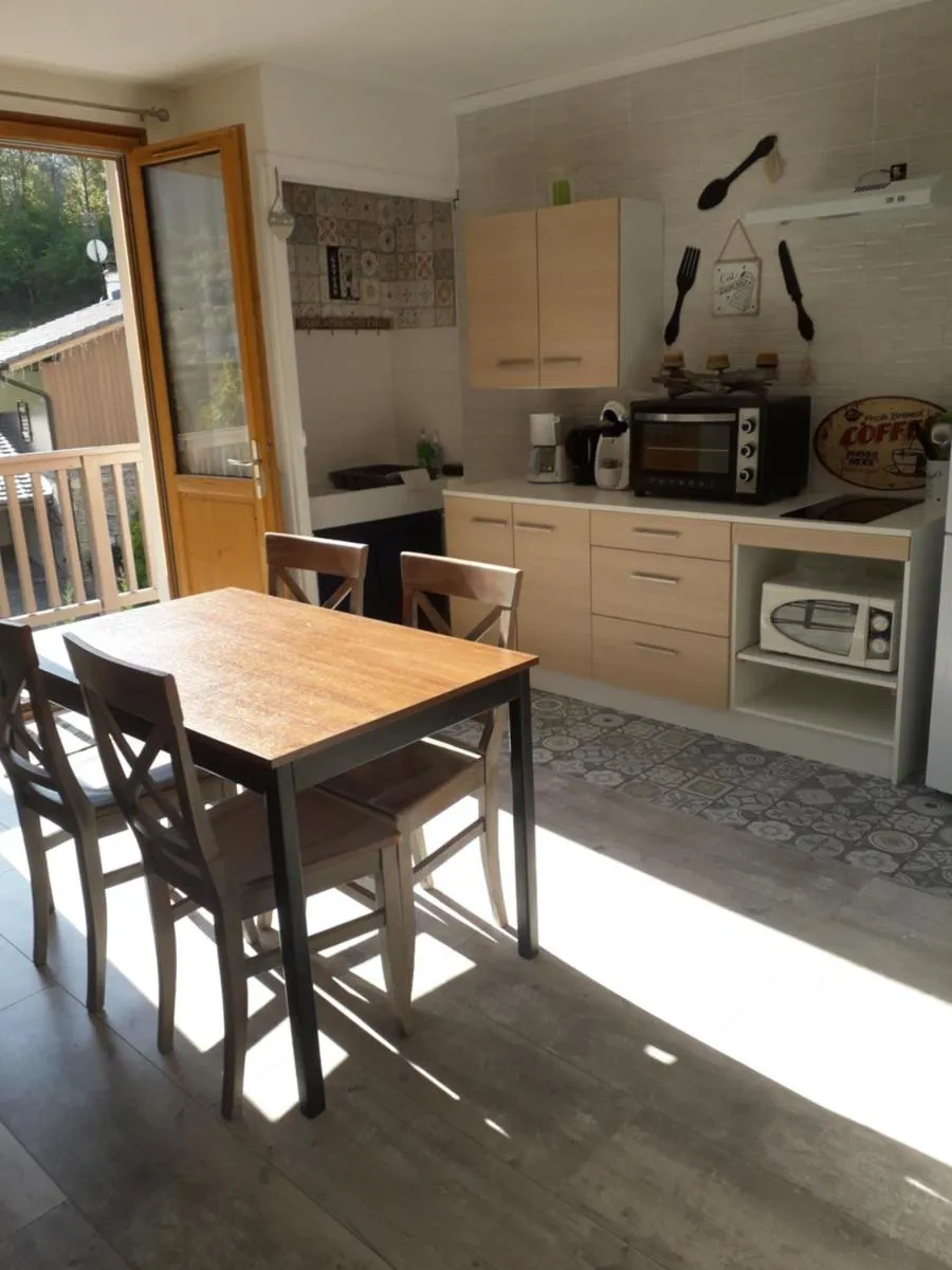 Image 3 of Enclos savoyard Appartement meublé 1chambre 1 canapé lits 3personnes