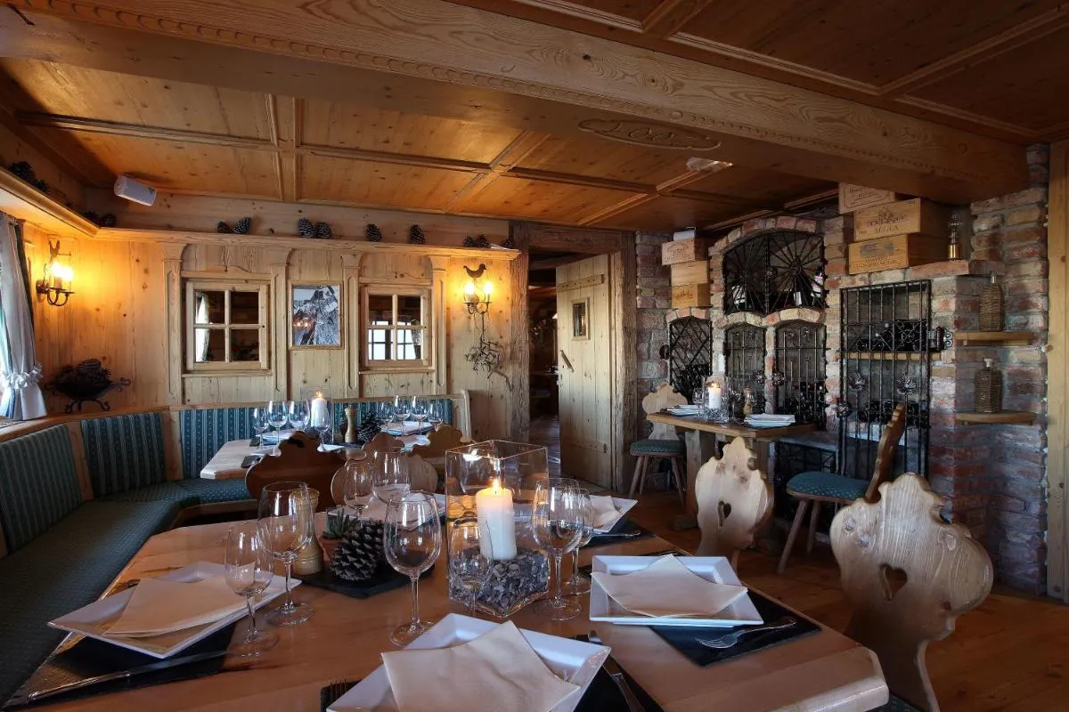 Image 2 of Hôtel 3 étoiles -Restaurant Le Pilatus Courchevel