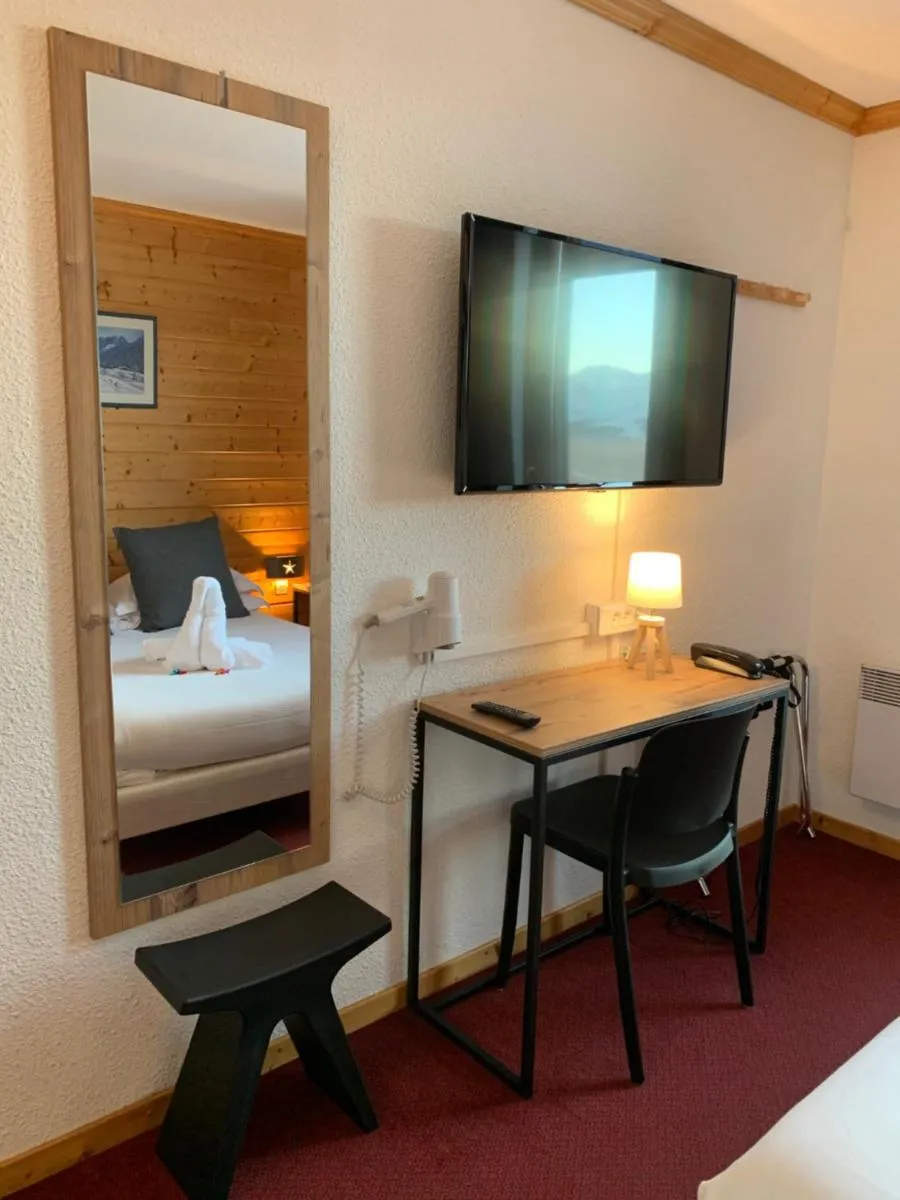 Image 5 of Hotel Emeraude