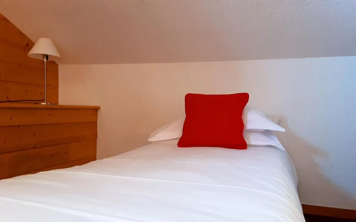 Image 2 of Hotel Emeraude