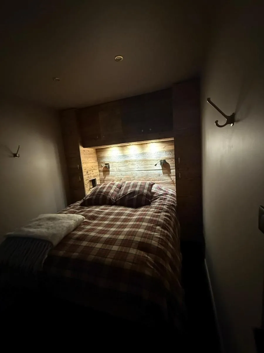 Image 6 of L’Absinthe Bleue – Appartement 4-6 personnes neuf 4 étoiles – balcon sud- ski aux pieds – Tignes Val Claret