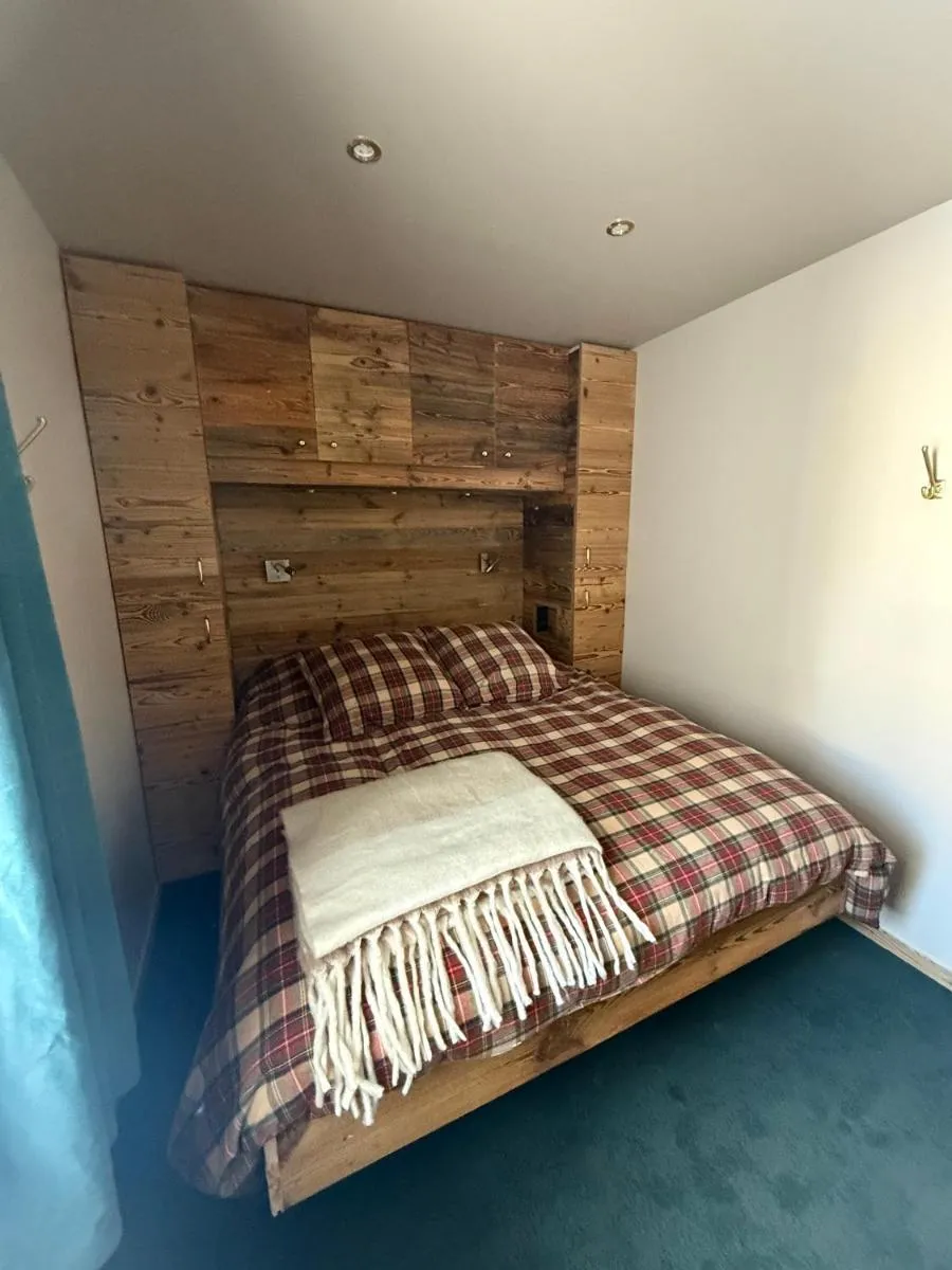 Image 5 of L’Absinthe Bleue – Appartement 4-6 personnes neuf 4 étoiles – balcon sud- ski aux pieds – Tignes Val Claret