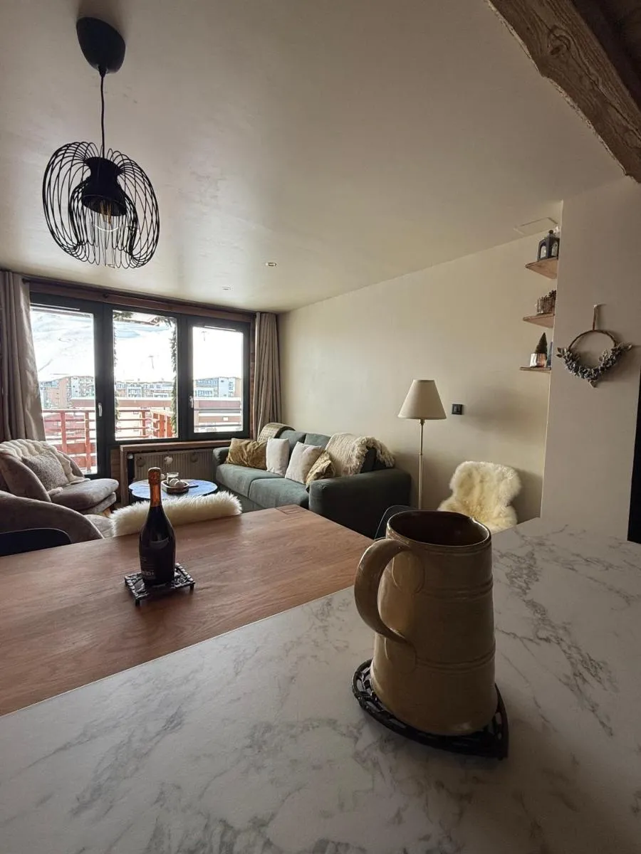Image 2 of L’Absinthe Bleue – Appartement 4-6 personnes neuf 4 étoiles – balcon sud- ski aux pieds – Tignes Val Claret
