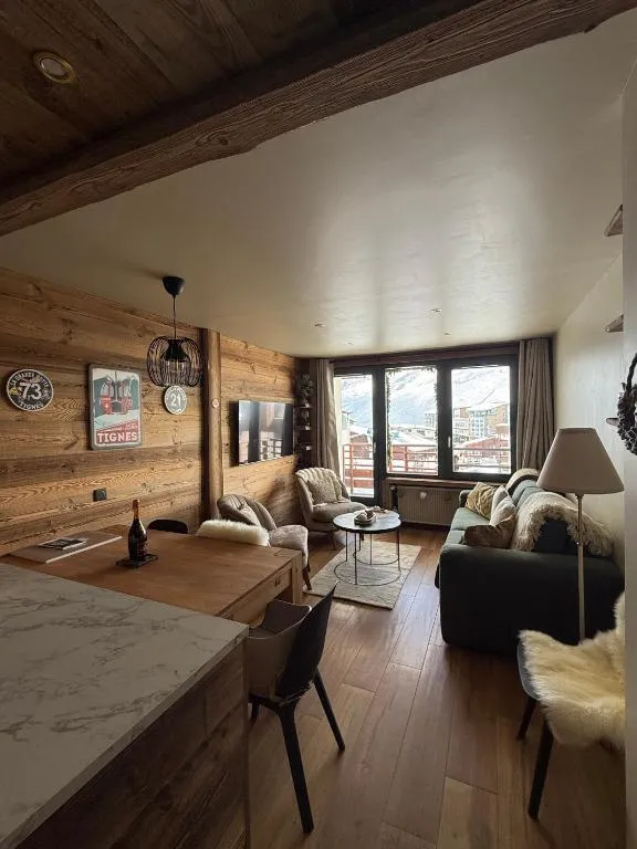 Image of L’Absinthe Bleue – Appartement 4-6 personnes neuf 4 étoiles – balcon sud- ski aux pieds – Tignes Val Claret