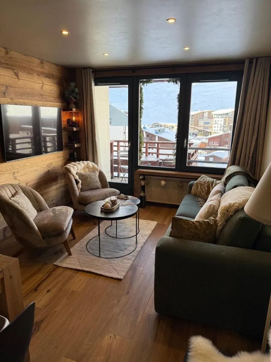 Image 3 of L’Absinthe Bleue – Appartement 4-6 personnes neuf 4 étoiles – balcon sud- ski aux pieds – Tignes Val Claret