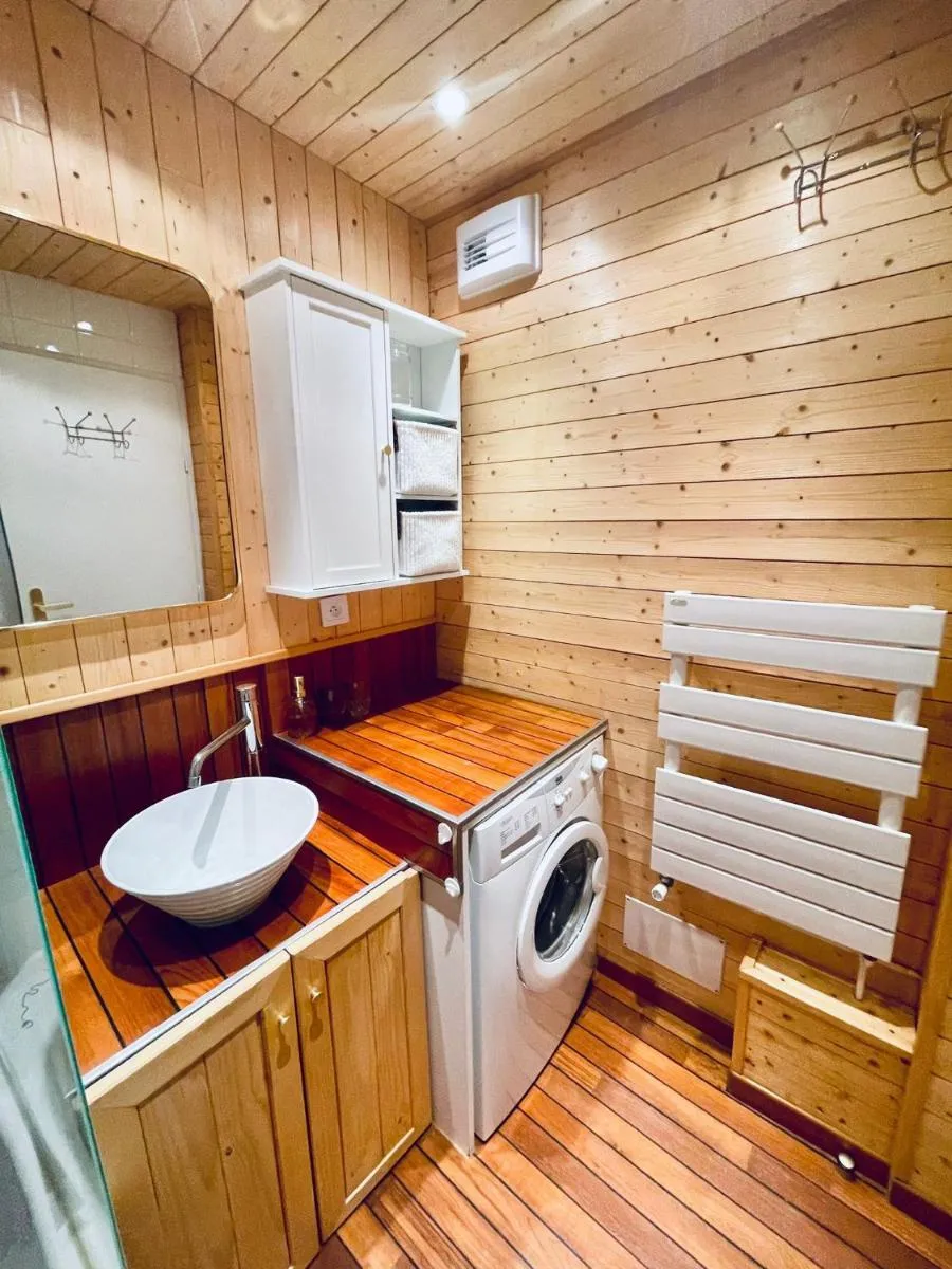 Image 4 of Le 44 ! Beau T2 plein centre Val Claret, skis aux pieds, 4 pax