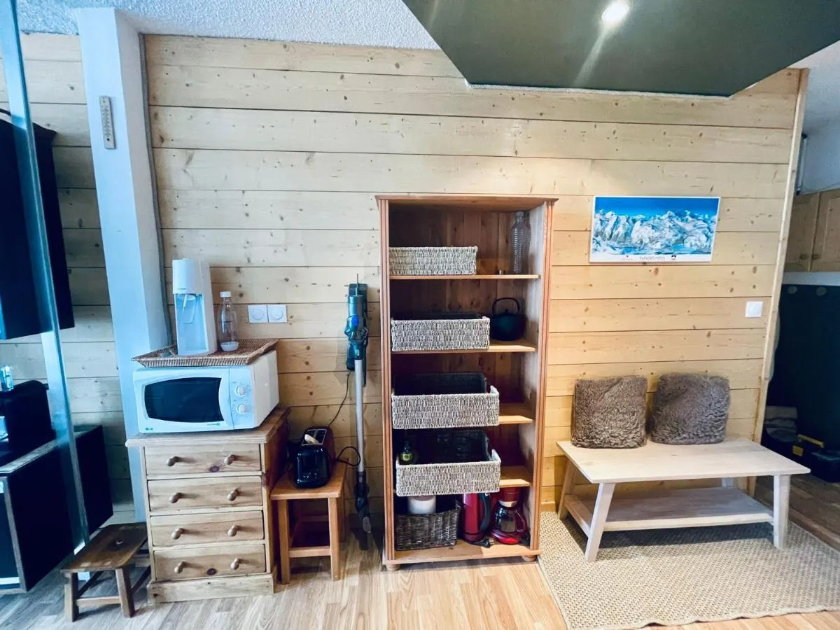 Image 1 of Le 44 ! Beau T2 plein centre Val Claret, skis aux pieds, 4 pax